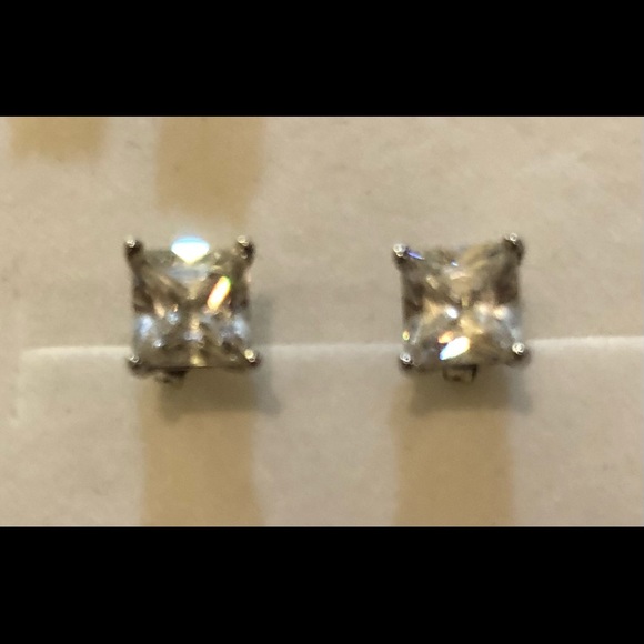 Three pairs of faux Diamond earrings set in silver - Picture 7 of 8